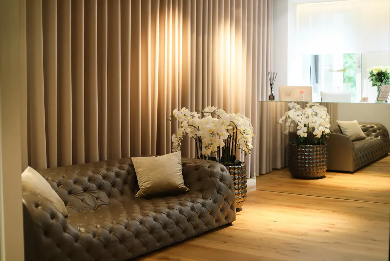 Wartebereich mit Lounge-Atmosphäre